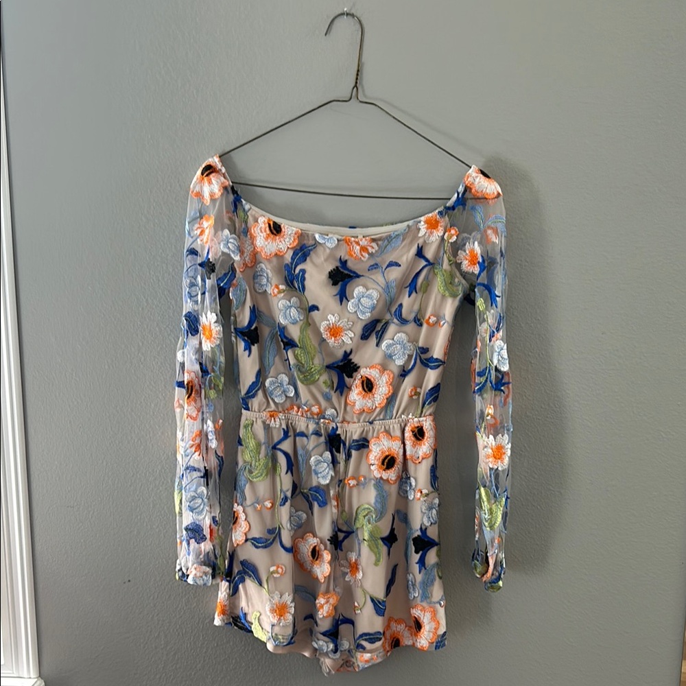 L'ATISTE Floral Embroidered Blouse